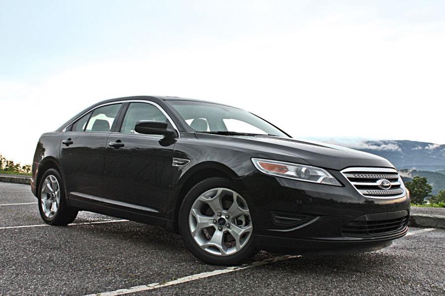  Ford Taurus 2010 года  (фото 23 из 161)
